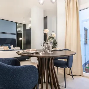 Intimate In The Heart Of By Rems Málaga